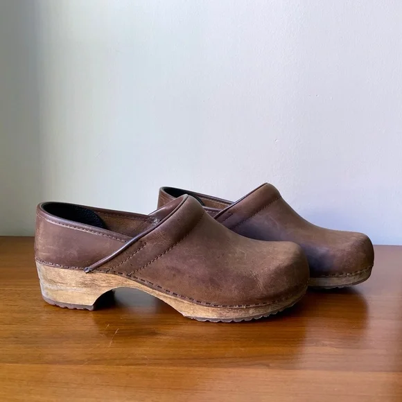 [US 8.5/EU 39] Sanita Julie Clogs — Antique Brown oiled leather - Picture 5 of 15
